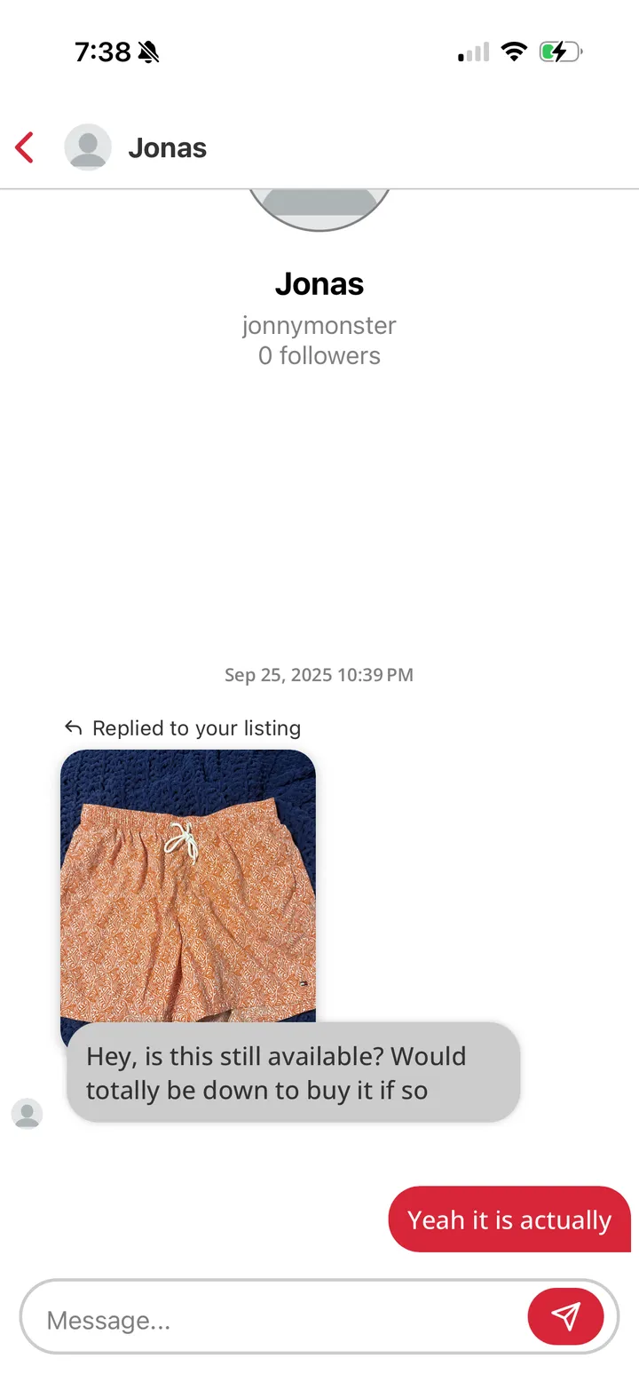 In-app chat between a buyer and seller on Thriftly